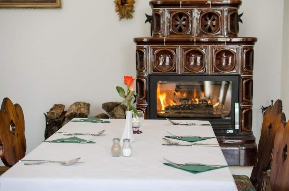 Lesni Hotel Perslak Nová Bystřice Dış mekan fotoğraf