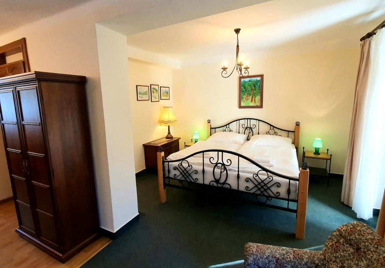 Lesni Hotel Perslak Nová Bystřice Dış mekan fotoğraf